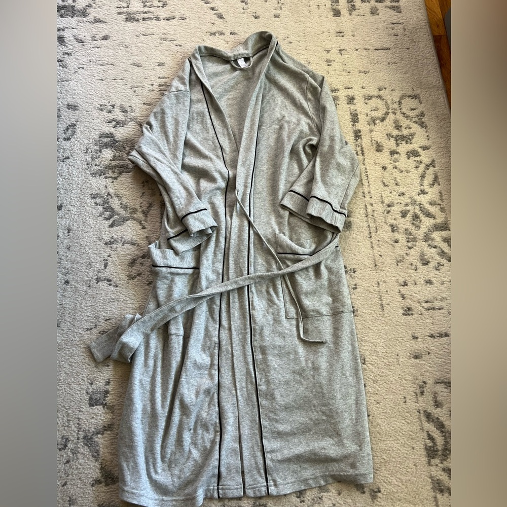 Unisex size medium short sleeve robe